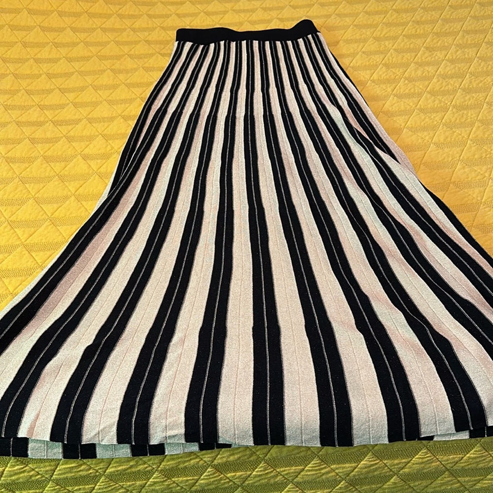 Mango black & tan/gold midi pleated maxi skirt